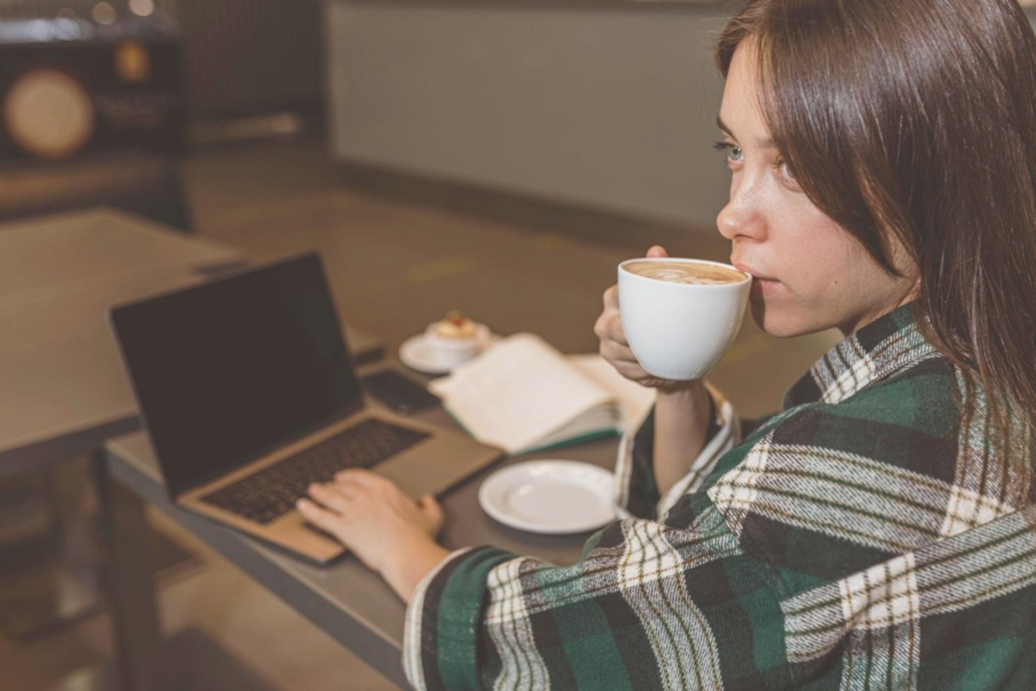 Teilnehmer beim Arbeiten an Finanzmodellen